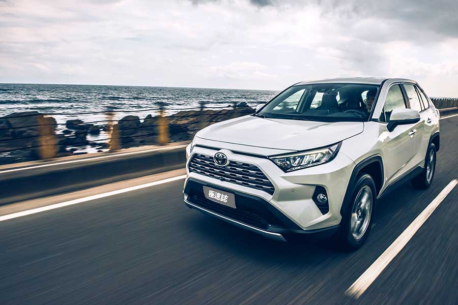 RAV4一直以來都是平價SUV的代名詞，不過CR-V同樣不是省油的燈。