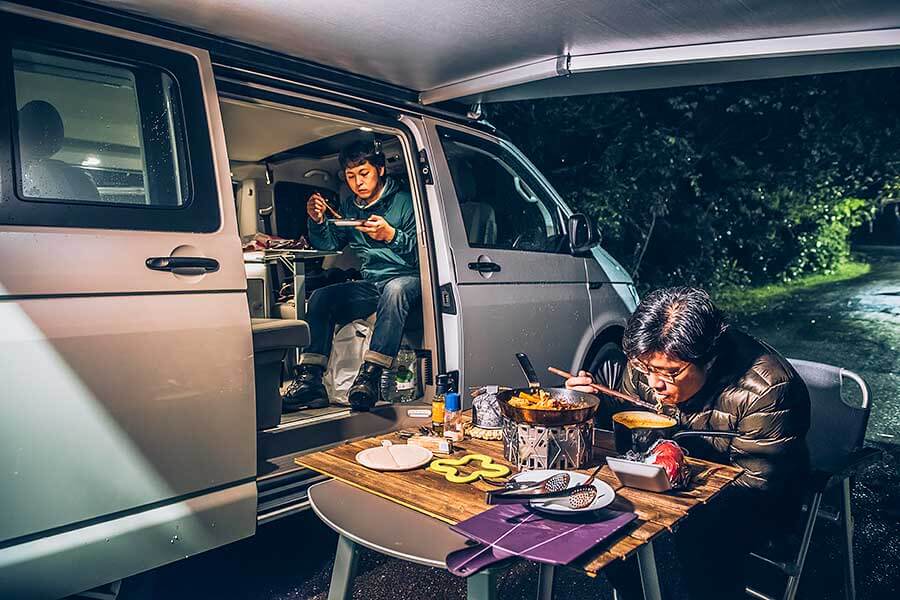 用Volkswagen California Coast體驗來感受露營車的美好，這三人行到底行不行？