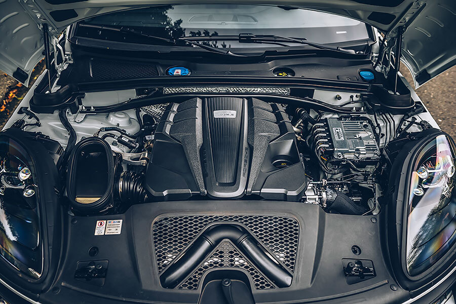 Macan有點像煮咖哩,剛起鍋味道鮮嗆,再燉煮一番後更顯濃郁深沉。