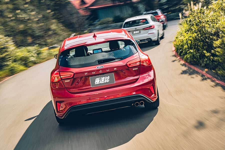 換上獨立懸吊的Ford Focus ST-Line Lommel，加上褪去M Performence光環的BMW 118i，以及少了鋼鐵人裝掩護的Hyundai Kona，一場只限定小排量引擎車款參加的激鬥正式火熱開打！