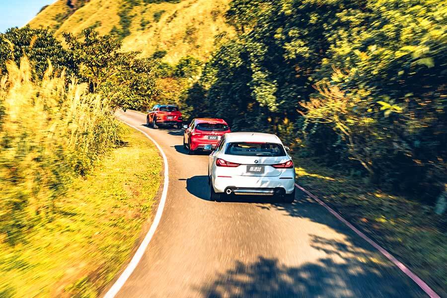 換上獨立懸吊的Ford Focus ST-Line Lommel，加上褪去M Performence光環的BMW 118i，以及少了鋼鐵人裝掩護的Hyundai Kona，一場只限定小排量引擎車款參加的激鬥正式火熱開打！