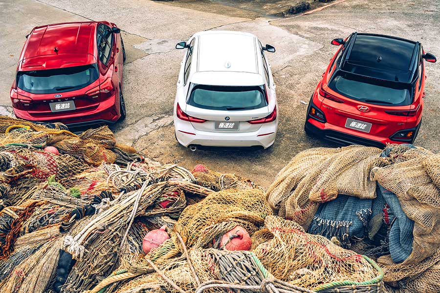 換上獨立懸吊的Ford Focus ST-Line Lommel，加上褪去M Performence光環的BMW 118i，以及少了鋼鐵人裝掩護的Hyundai Kona，一場只限定小排量引擎車款參加的激鬥正式火熱開打！