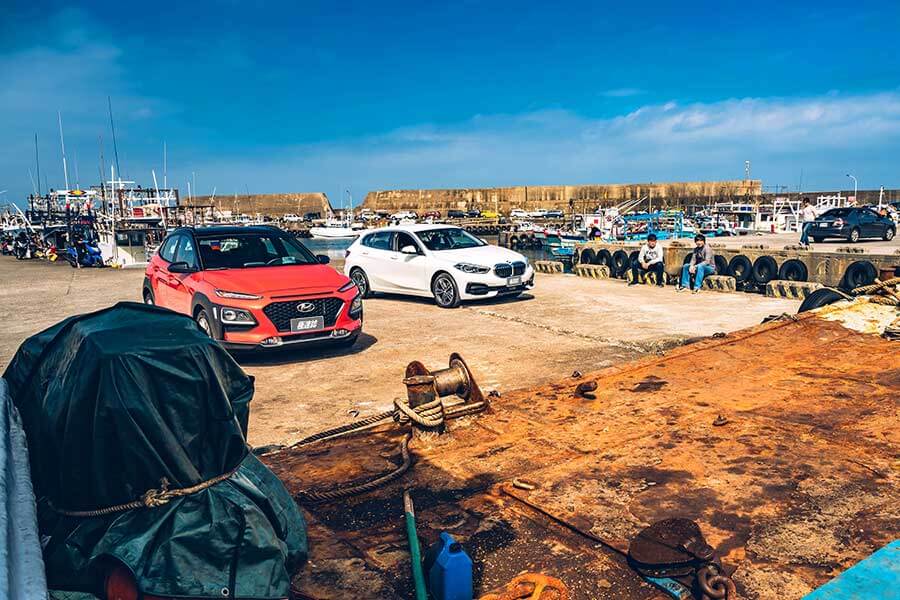 換上獨立懸吊的Ford Focus ST-Line Lommel，加上褪去M Performence光環的BMW 118i，以及少了鋼鐵人裝掩護的Hyundai Kona，一場只限定小排量引擎車款參加的激鬥正式火熱開打！