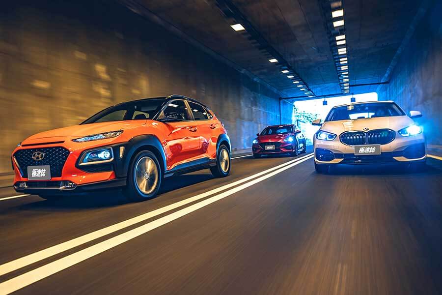 換上獨立懸吊的Ford Focus ST-Line Lommel，加上褪去M Performence光環的BMW 118i，以及少了鋼鐵人裝掩護的Hyundai Kona，一場只限定小排量引擎車款參加的激鬥正式火熱開打！