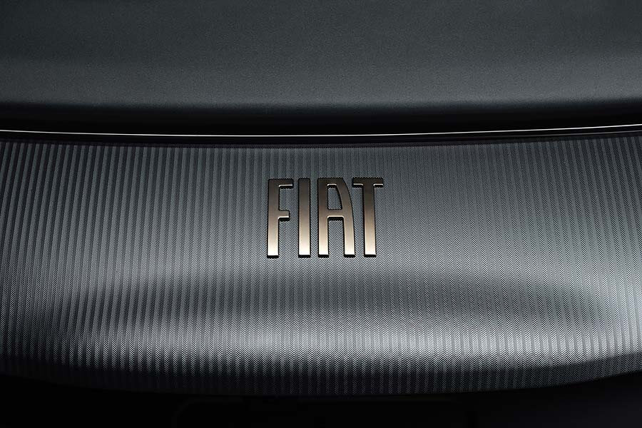 飛雅特和亞曼尼合作推出世上僅此一部的Fiat 500 Giorgio Armani