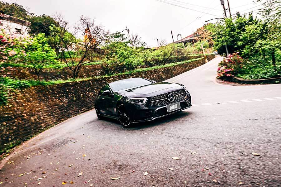從耀眼新星轉型為角色球員，但Mercedes-Benz CLS依舊是三芒星家族不可或缺的一員。