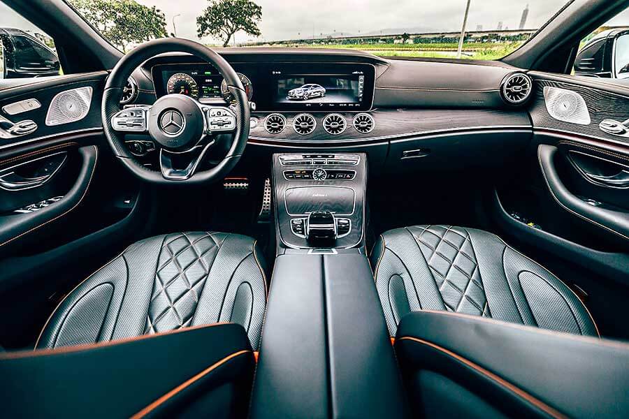 從耀眼新星轉型為角色球員，但Mercedes-Benz CLS依舊是三芒星家族不可或缺的一員。