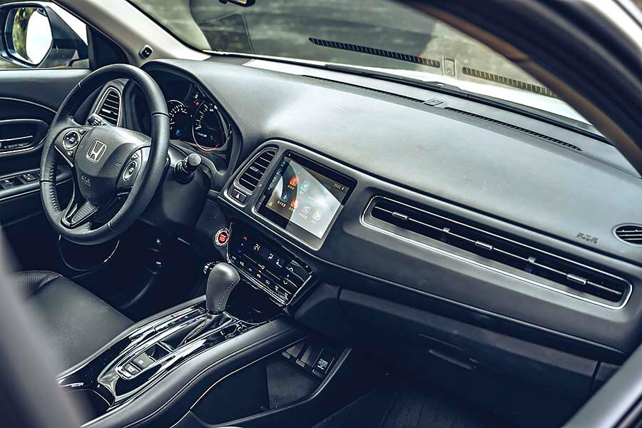 國產進口新舊三款跨界休旅Volkswagen T-Cross vs. Mazda CX-30 vs. Honda HR-V