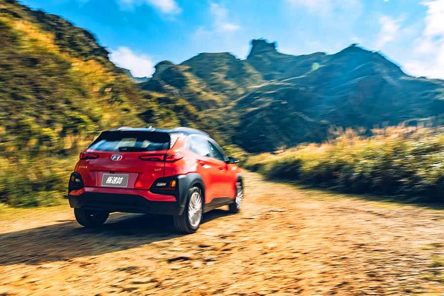 換上獨立懸吊的Ford Focus ST-Line Lommel，加上褪去M Performence光環的BMW 118i，以及少了鋼鐵人裝掩護的Hyundai Kona，一場只限定小排量引擎車款參加的激鬥正式火熱開打！