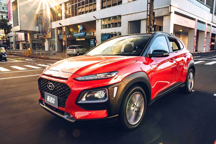 換上獨立懸吊的Ford Focus ST-Line Lommel，加上褪去M Performence光環的BMW 118i，以及少了鋼鐵人裝掩護的Hyundai Kona，一場只限定小排量引擎車款參加的激鬥正式火熱開打！