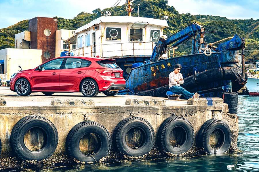 換上獨立懸吊的Ford Focus ST-Line Lommel，加上褪去M Performence光環的BMW 118i，以及少了鋼鐵人裝掩護的Hyundai Kona，一場只限定小排量引擎車款參加的激鬥正式火熱開打！