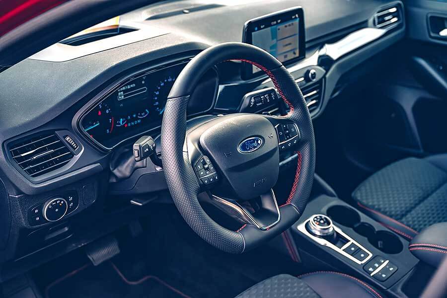 換上獨立懸吊的Ford Focus ST-Line Lommel，加上褪去M Performence光環的BMW 118i，以及少了鋼鐵人裝掩護的Hyundai Kona，一場只限定小排量引擎車款參加的激鬥正式火熱開打！