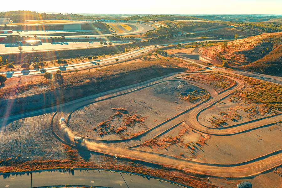 TG 24 Hours Hyundai i20 WRC vs. Ford Ranger Raptor