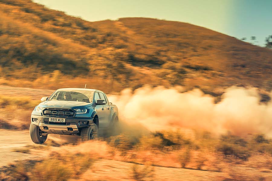 TG 24 Hours Hyundai i20 WRC vs. Ford Ranger Raptor