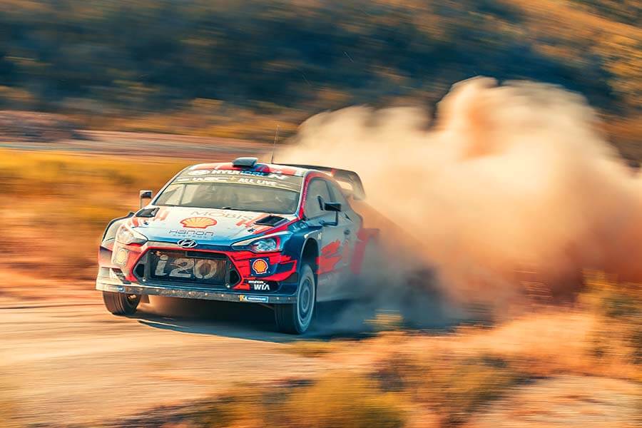 TG 24 Hours Hyundai i20 WRC vs. Ford Ranger Raptor