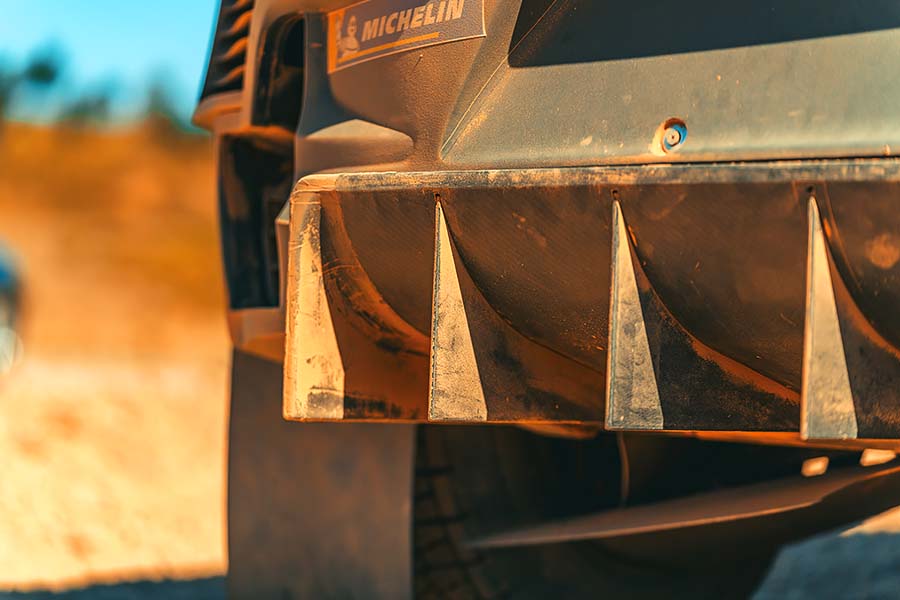 TG 24 Hours Hyundai i20 WRC vs. Ford Ranger Raptor