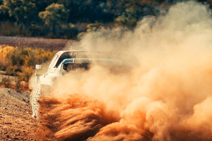 TG 24 Hours Hyundai i20 WRC vs. Ford Ranger Raptor