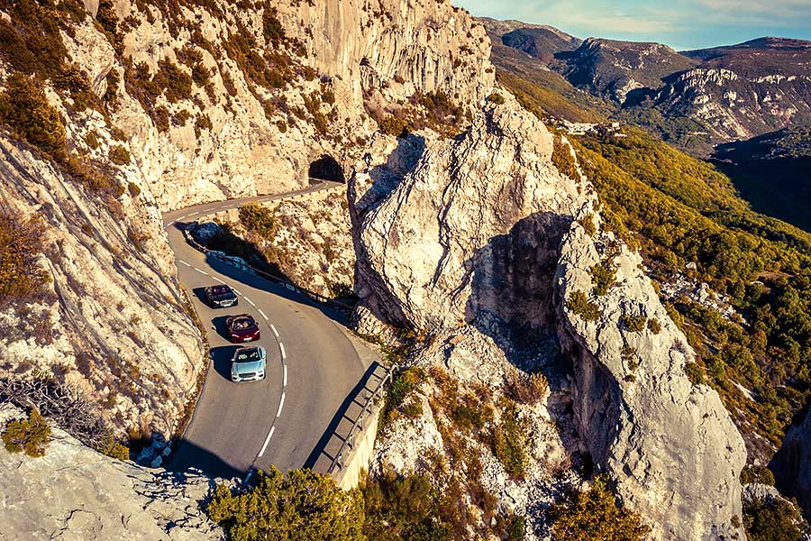 Bentley Continental、McLaren GT與Polestar 1,從尼斯鬥到上山。