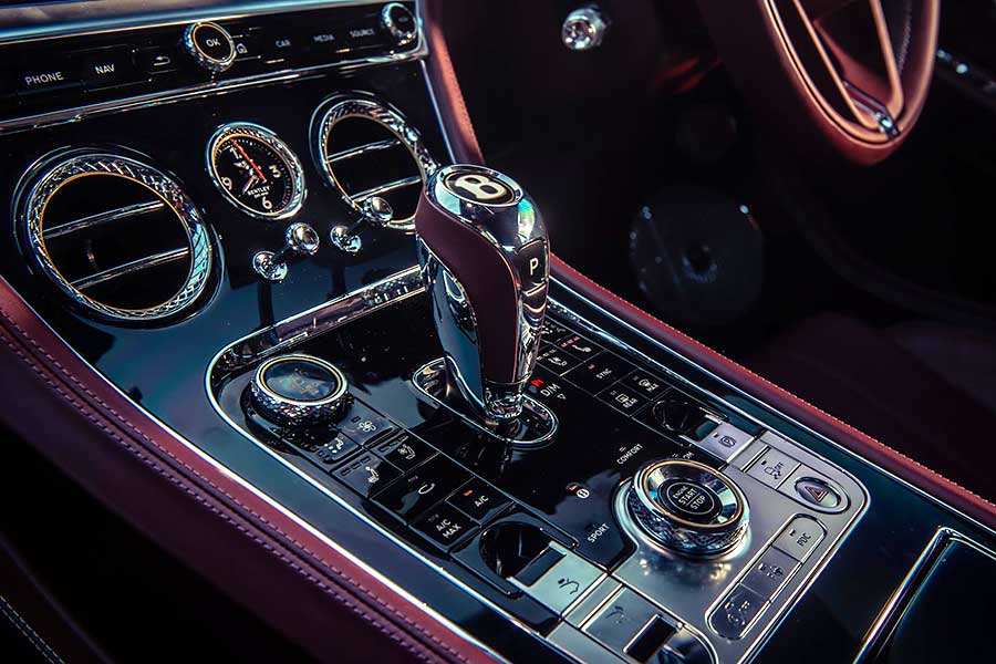 Bentley Continental、McLaren GT與Polestar 1,從尼斯鬥到上山。