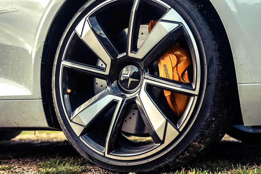 Bentley Continental、McLaren GT與Polestar 1,從尼斯鬥到上山。