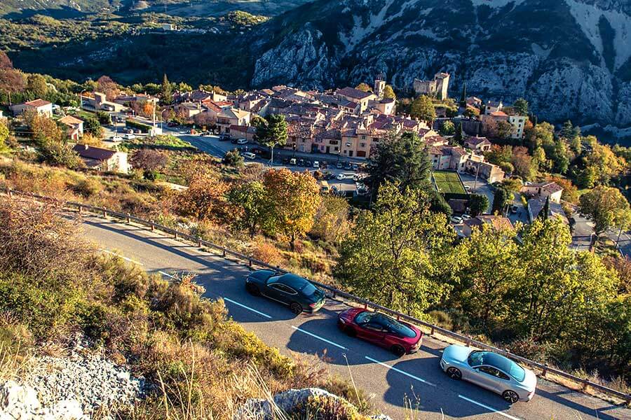 Bentley Continental、McLaren GT與Polestar 1,從尼斯鬥到上山。