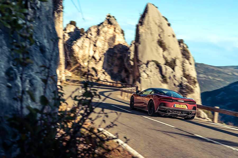 Bentley Continental、McLaren GT與Polestar 1,從尼斯鬥到上山。