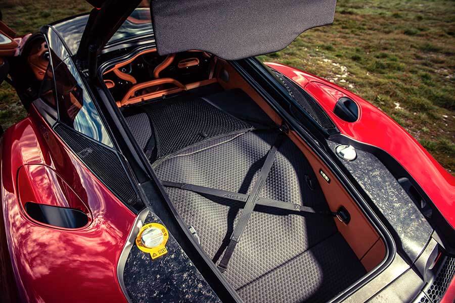 Bentley Continental、McLaren GT與Polestar 1,從尼斯鬥到上山。