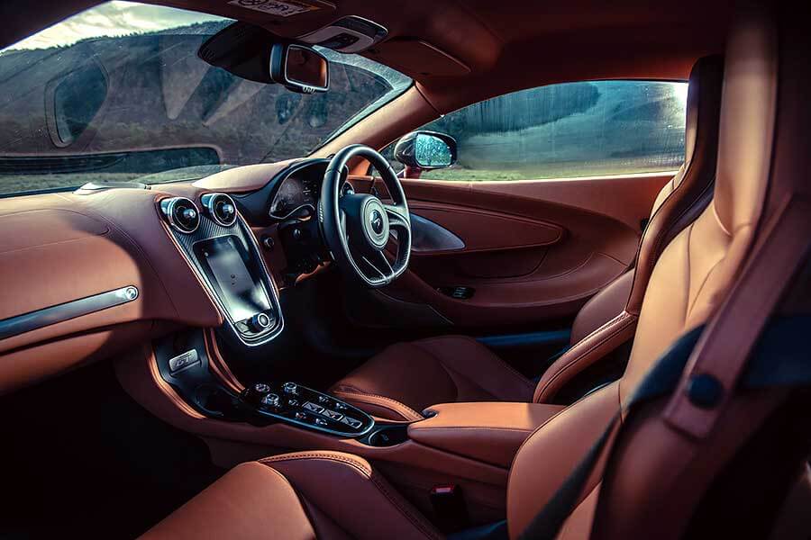 Bentley Continental、McLaren GT與Polestar 1,從尼斯鬥到上山。