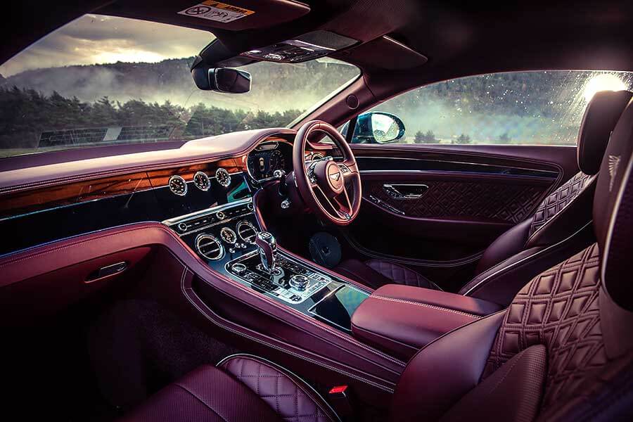 Bentley Continental、McLaren GT與Polestar 1,從尼斯鬥到上山。