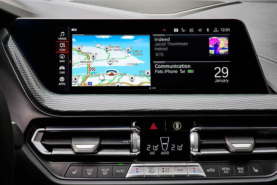 看BMW M235i xDrive Gran Coupe那深邃雙眸與曼妙身材，加上開朗又直爽的性格及豐富內涵，少有人不會一眼就愛上它。