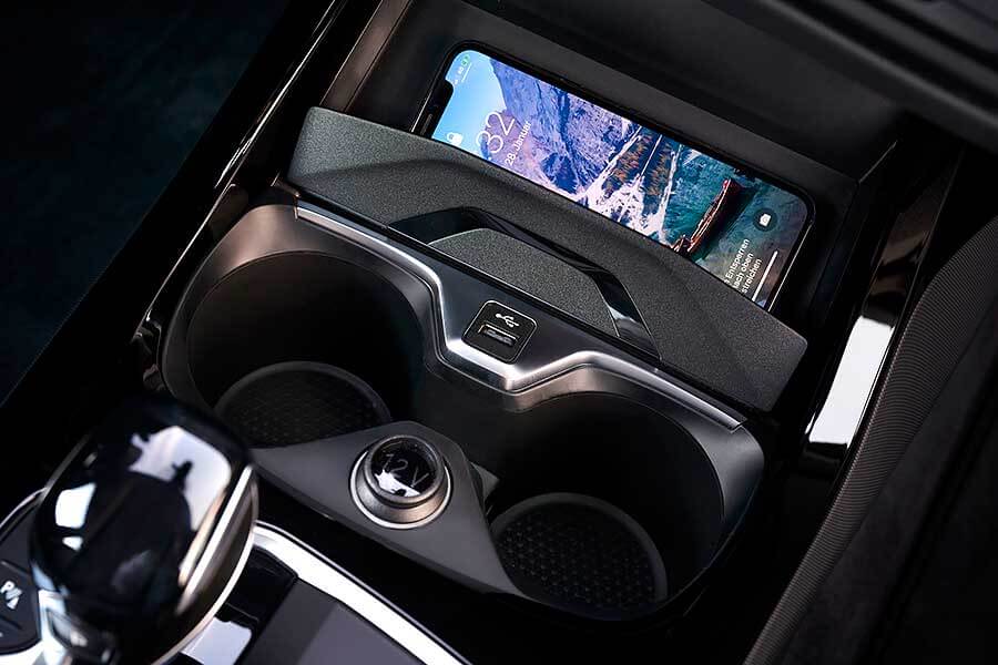 看BMW M235i xDrive Gran Coupe那深邃雙眸與曼妙身材，加上開朗又直爽的性格及豐富內涵，少有人不會一眼就愛上它。