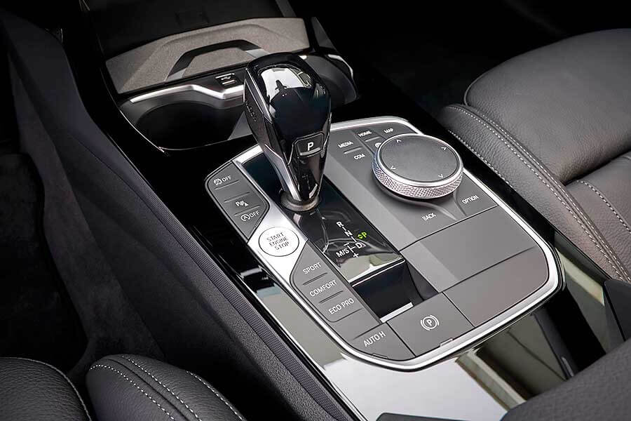 看BMW M235i xDrive Gran Coupe那深邃雙眸與曼妙身材，加上開朗又直爽的性格及豐富內涵，少有人不會一眼就愛上它。