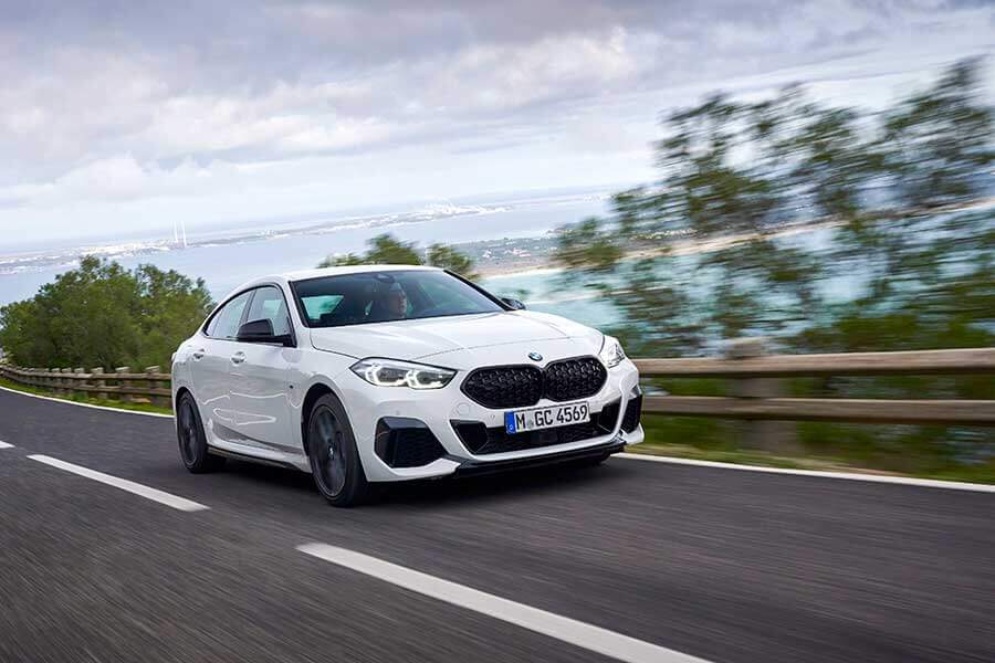 看BMW M235i xDrive Gran Coupe那深邃雙眸與曼妙身材,加上開朗又直爽的性格及豐富內涵,少有人不會一眼就愛上它。