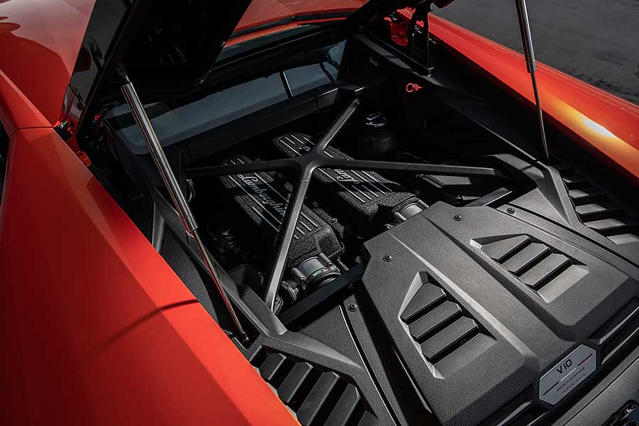 V10 當各家車廠紛紛宣判傳統燃油引擎死刑時,福斯集團卻高喊刀下留人!