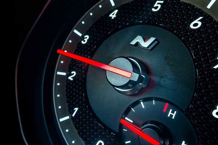 VelosterN-10 換上全新濕式8速雙離合器自手排變速箱,韓國前驅鋼砲Hyundai Veloster N不僅增加了7%扭力,同時也變得更有樂趣。