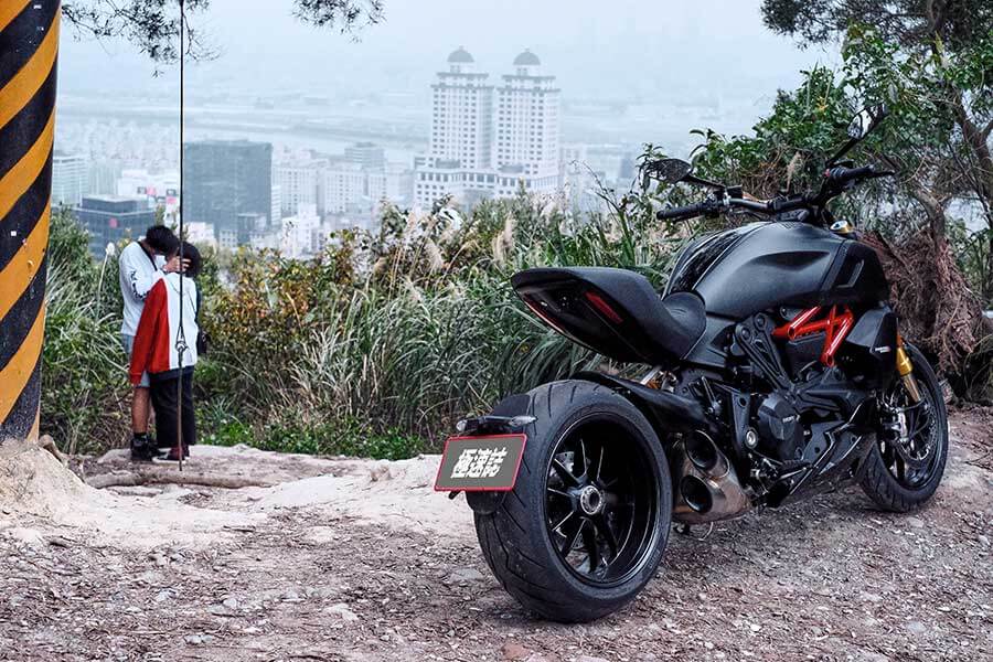 Ducati Diavel 1260 S就像降世的路西法,引誘著我們內心最深處的慾望及激情一觸即發。