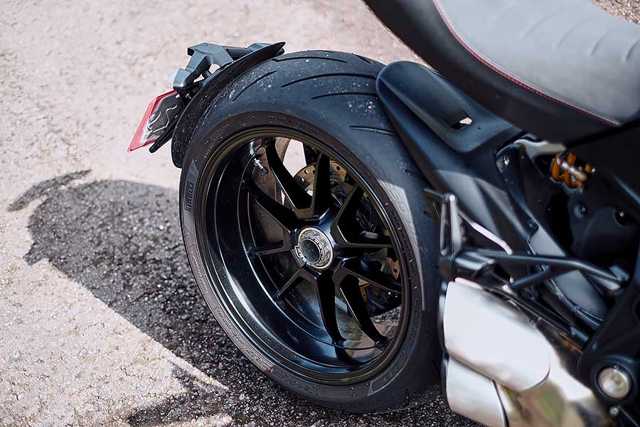 Ducati Diavel 1260 S就像降世的路西法,引誘著我們內心最深處的慾望及激情一觸即發。