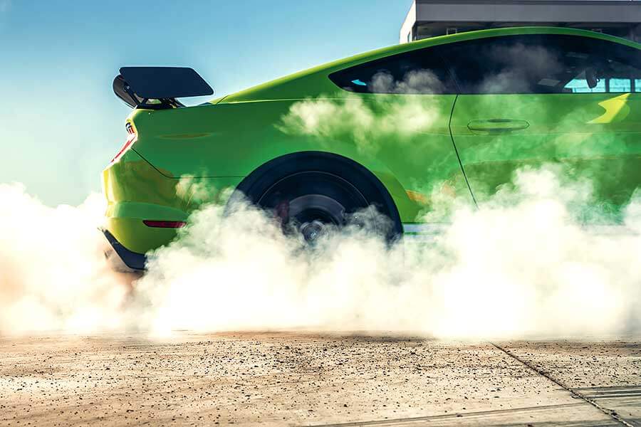 汽油引擎正受到電動車趕盡殺絕的威脅,所以福特用Shelby本人也會引以為傲的750hp不文手勢回敬對方。