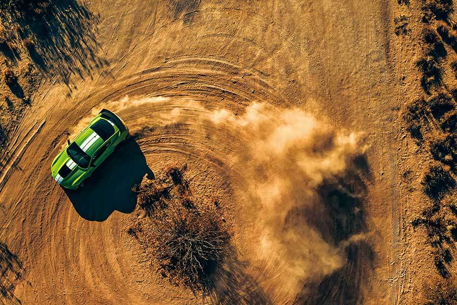 汽油引擎正受到電動車趕盡殺絕的威脅,所以福特用Shelby本人也會引以為傲的750hp不文手勢回敬對方。