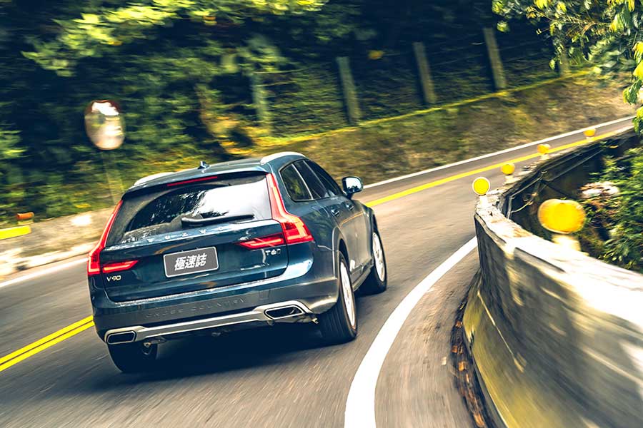 告別寒冷的冬天，現在TG開著BMW X5、Volvo V90 Cross Country和Kia Grand Carnival三輛大車帶大家走走健康行程。