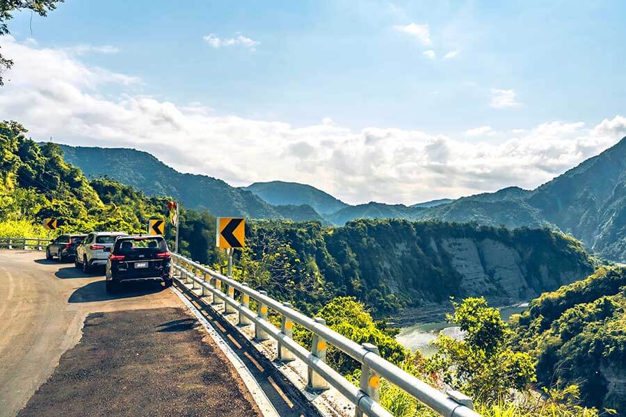 告別寒冷的冬天，現在TG開著BMW X5、Volvo V90 Cross Country和Kia Grand Carnival三輛大車帶大家走走健康行程。