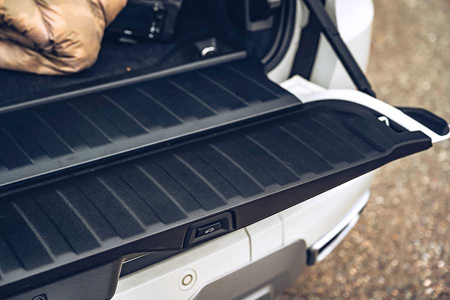 告別寒冷的冬天，現在TG開著BMW X5、Volvo V90 Cross Country和Kia Grand Carnival三輛大車帶大家走走健康行程。