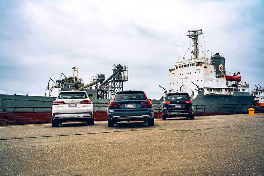 告別寒冷的冬天，現在TG開著BMW X5、Volvo V90 Cross Country和Kia Grand Carnival三輛大車帶大家走走健康行程。