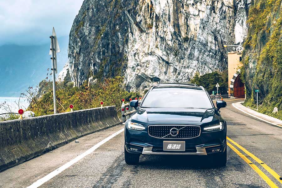 告別寒冷的冬天，現在TG開著BMW X5、Volvo V90 Cross Country和Kia Grand Carnival三輛大車帶大家走走健康行程。