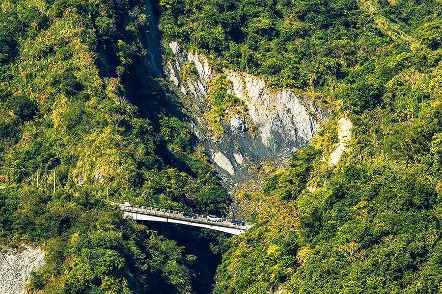 告別寒冷的冬天，現在TG開著BMW X5、Volvo V90 Cross Country和Kia Grand Carnival三輛大車帶大家走走健康行程。