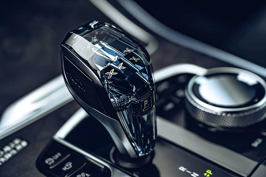 告別寒冷的冬天，現在TG開著BMW X5、Volvo V90 Cross Country和Kia Grand Carnival三輛大車帶大家走走健康行程。