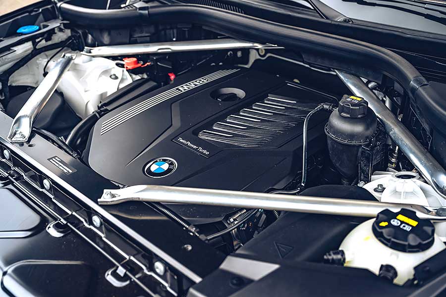 告別寒冷的冬天，現在TG開著BMW X5、Volvo V90 Cross Country和Kia Grand Carnival三輛大車帶大家走走健康行程。