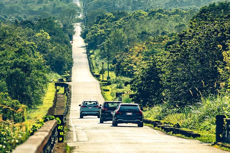 告別寒冷的冬天，現在TG開著BMW X5、Volvo V90 Cross Country和Kia Grand Carnival三輛大車帶大家走走健康行程。