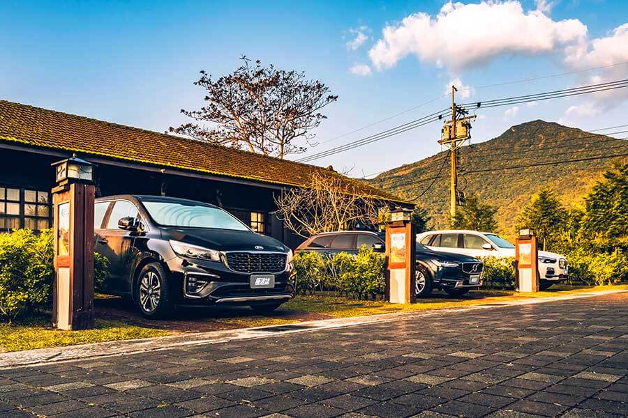 告別寒冷的冬天，現在TG開著BMW X5、Volvo V90 Cross Country和Kia Grand Carnival三輛大車帶大家走走健康行程。