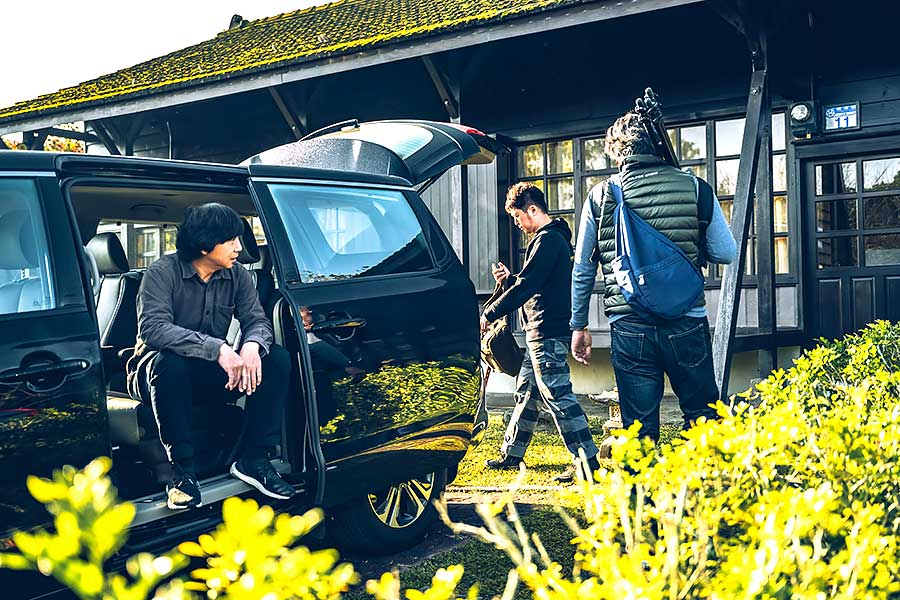 告別寒冷的冬天，現在TG開著BMW X5、Volvo V90 Cross Country和Kia Grand Carnival三輛大車帶大家走走健康行程。